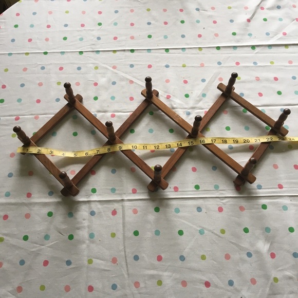 VTG Wood Accordion Peg Hanger - Picture 4 of 5